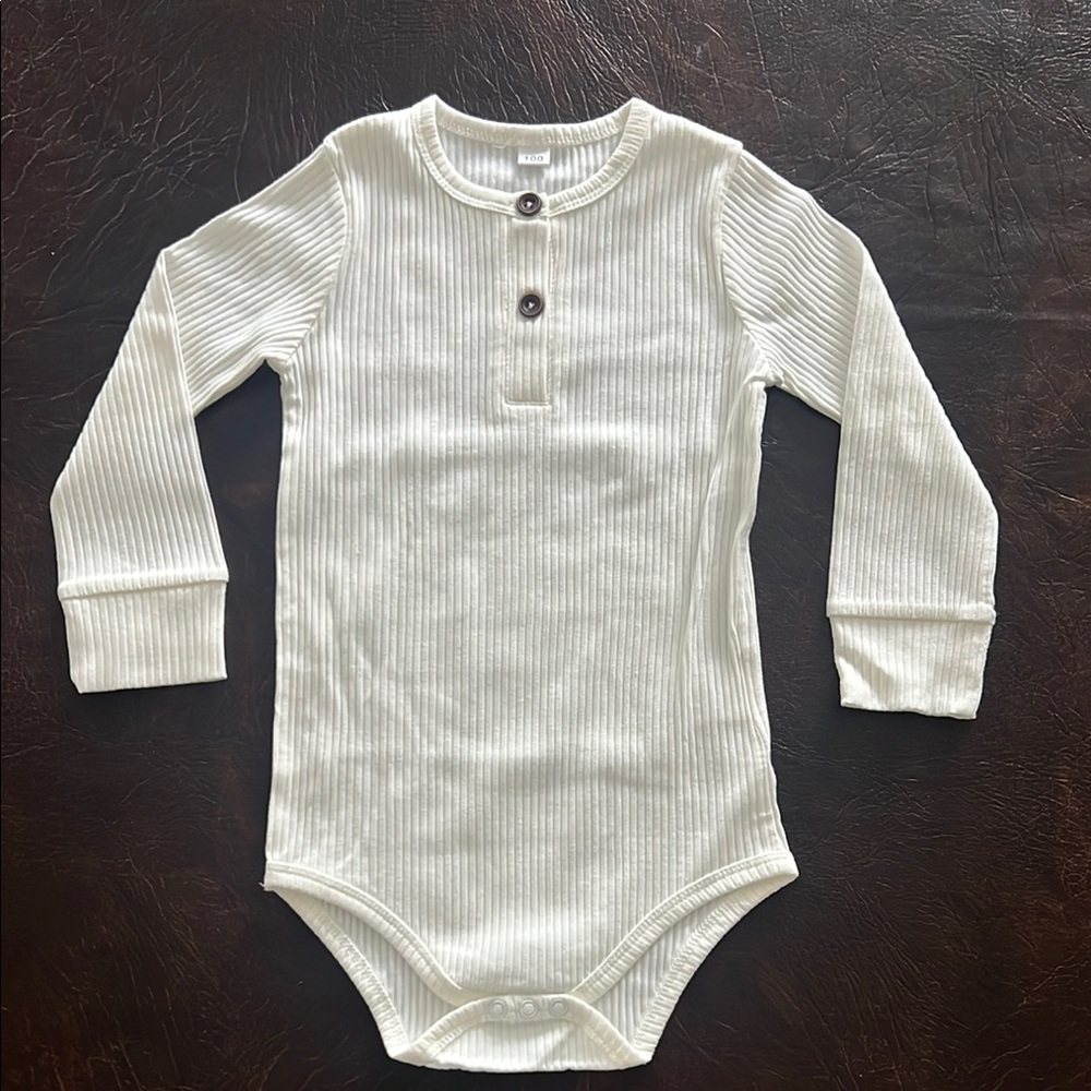 White Ribbed Long Sleeved Bodysuit 3T (100)
